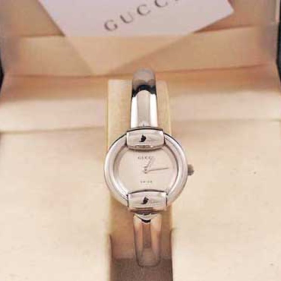 GUCCI WATCH, SILVER TONE MODEL 1400L, SERIAL NUMBER & GUCCI LOGO, WATER RESISTAN - Picture 4 of 10